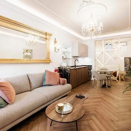 New Exquisite Cozy Baroque Portuguese Soul 2p Apartment